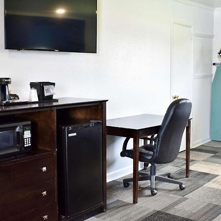Swainsboro Rodeway Inn מראה חיצוני תמונה