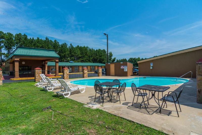 Swainsboro Rodeway Inn מראה חיצוני תמונה