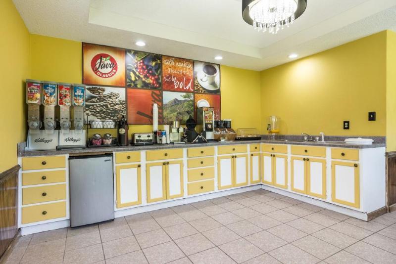 Swainsboro Rodeway Inn מראה חיצוני תמונה