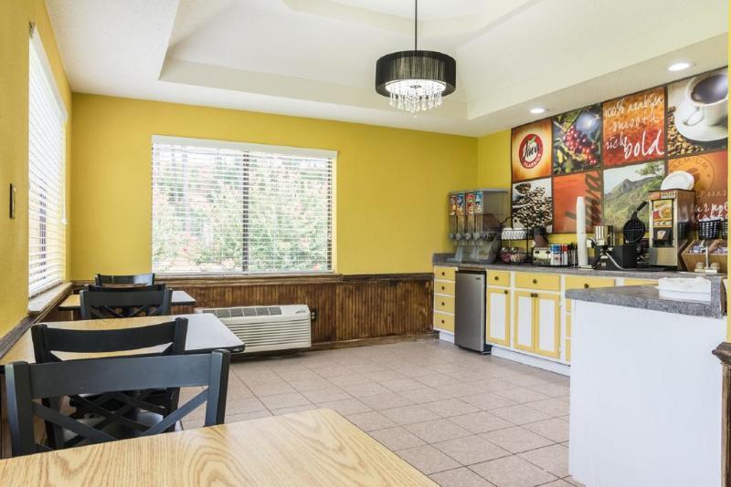 Swainsboro Rodeway Inn מראה חיצוני תמונה